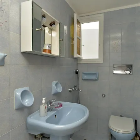 Hara Studios And 3*