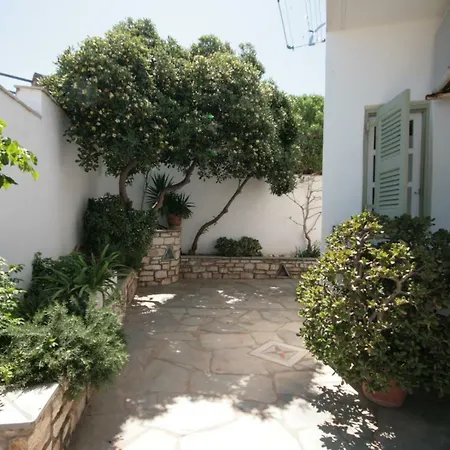 Aparthotel Hara Studios And Naousa (Paros)