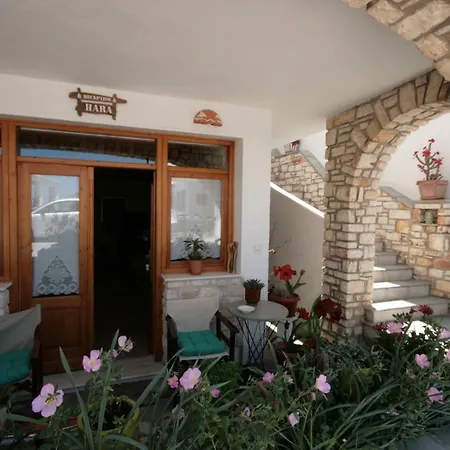 Hara And Lejlighedshotel Naousa