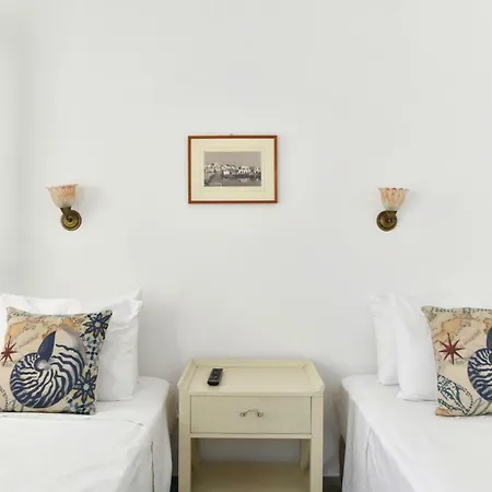 Hara Studios And 3* Naousa (Paros)